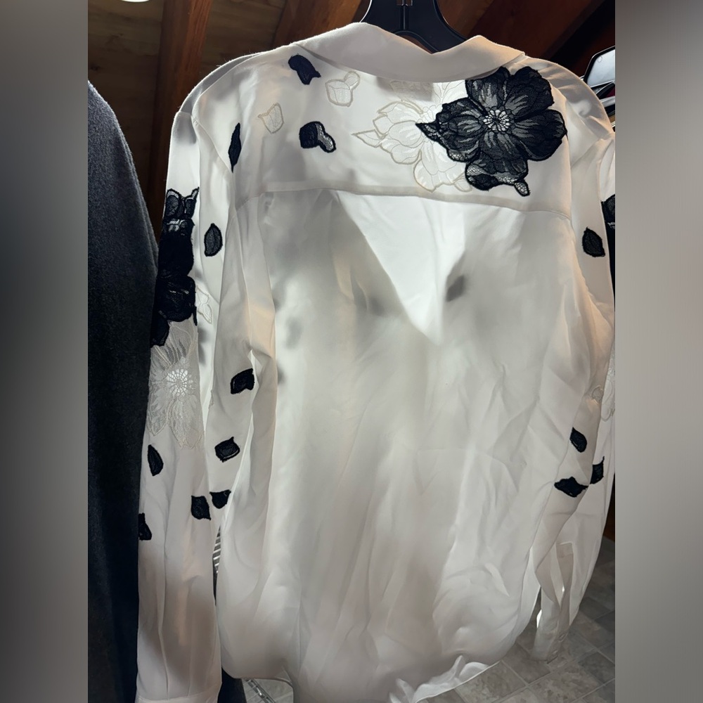 Elie Tahari Blouse - Picture 4 of 5